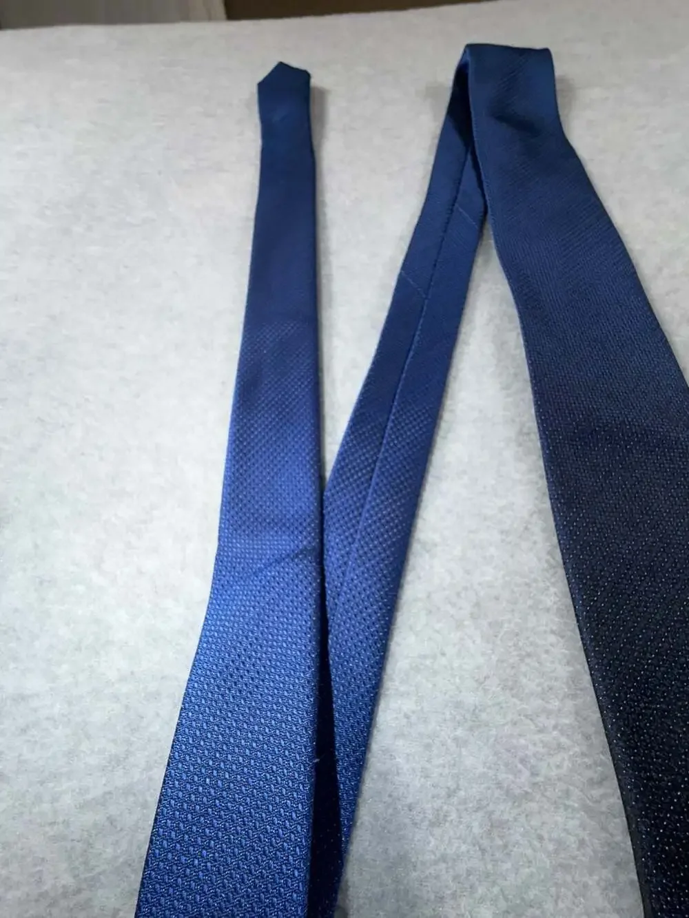 Kenneth Cole Reaction Men's Navy Blue Textured 100% Silk Necktie